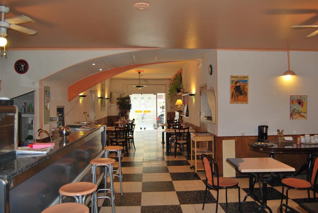 Le Revelois Restaurant 호텔 베지에 외부 사진